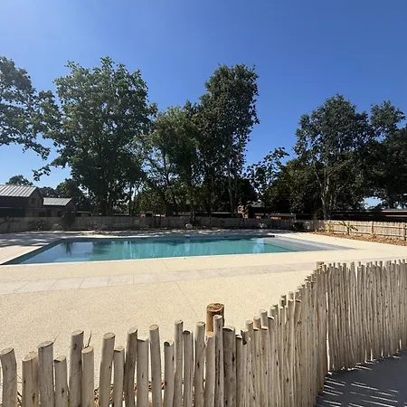 N°39, Piscine Commune, 2 Nesmy